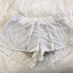 White lululemon run short